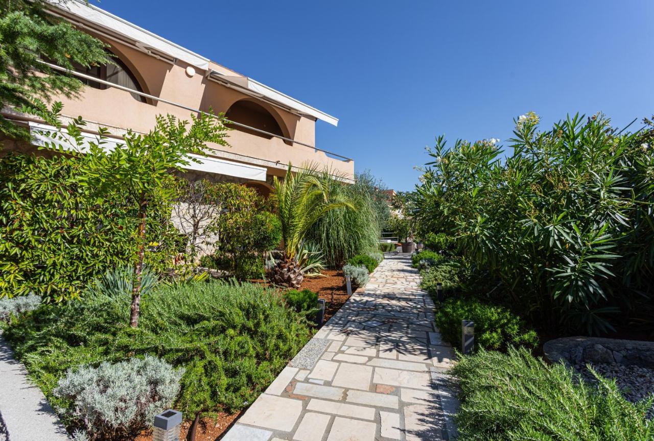 Apartments House Barbara Kornić Exteriér fotografie